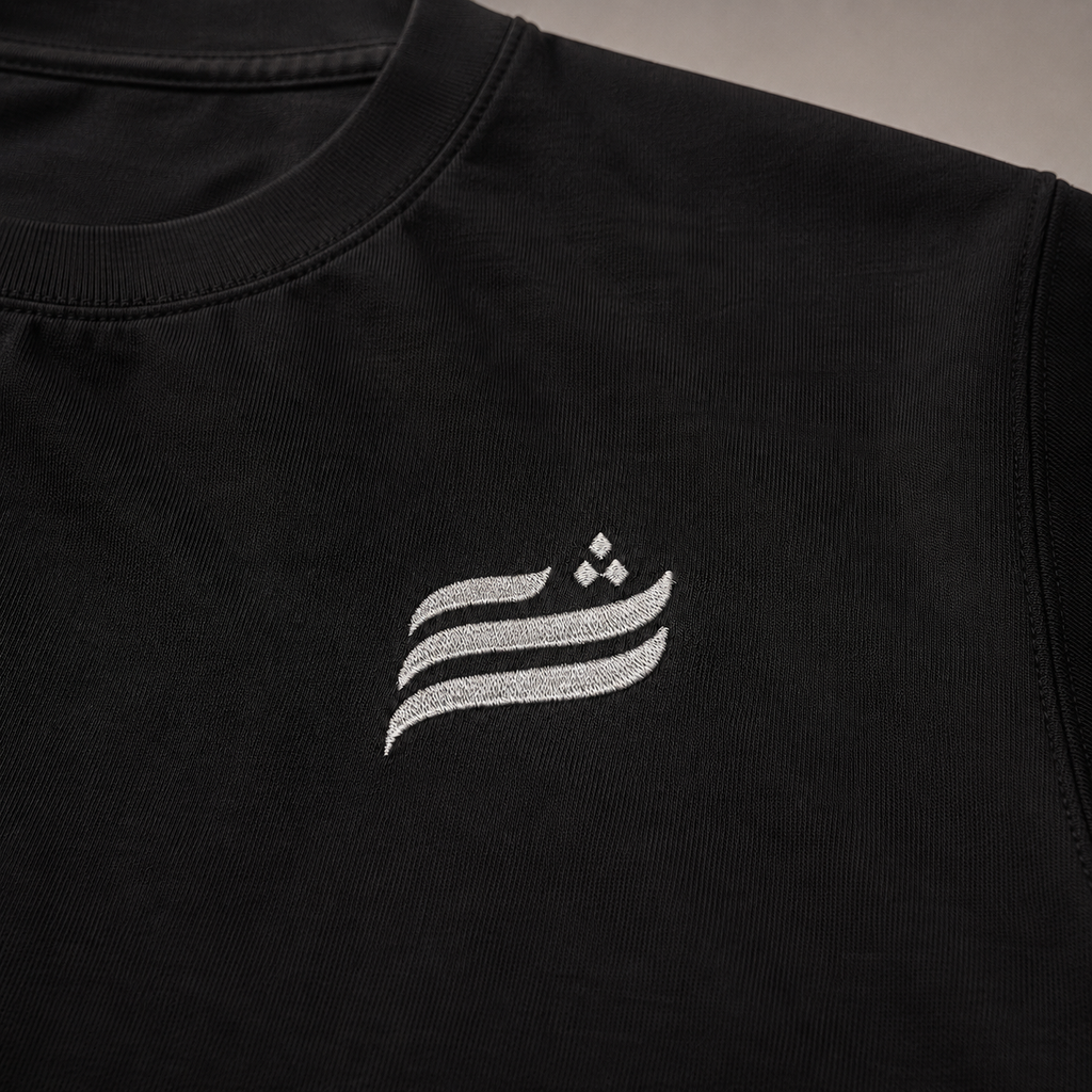 DUTHUR “وللحرية الحمراء باب” Oversize Tişört – Siyah Graphic T-shirt