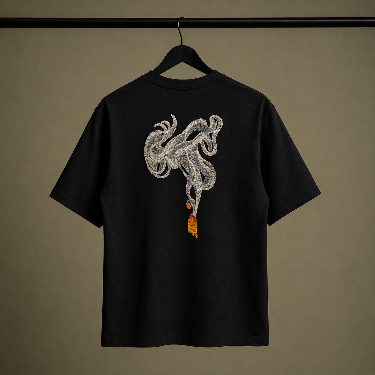 DUTHUR “من هنا الأصل” Oversize Tişört – Siyah Nakış Detaylı T-shirt